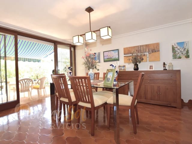 4 soveværelse Villa til salg i La Manga del Mar Menor med garage - € 450.000 (Ref: 9126914)