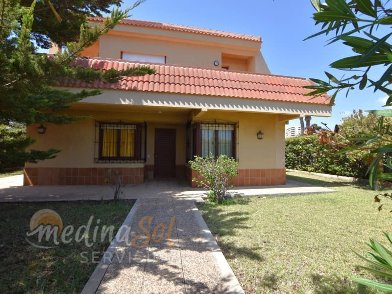 4 makuuhuone Huvila myytävänä paikassa La Manga del Mar Menor mukana 
autotalli - 450 000 € (Ref: 9126914)