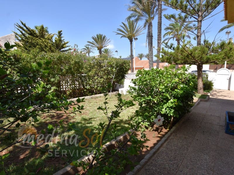 4 makuuhuone Huvila myytävänä paikassa La Manga del Mar Menor mukana 
autotalli - 450 000 € (Ref: 9126914)