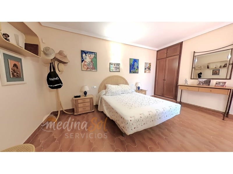 4 makuuhuone Huvila myytävänä paikassa La Manga del Mar Menor mukana 
autotalli - 450 000 € (Ref: 9126914)