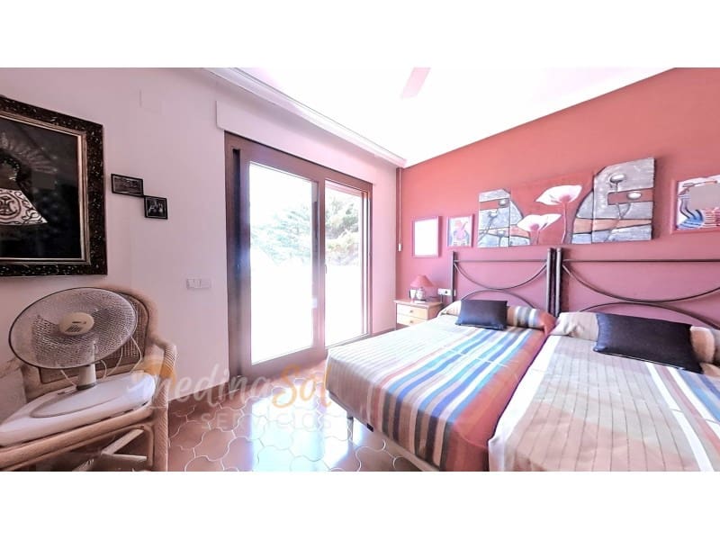 4 makuuhuone Huvila myytävänä paikassa La Manga del Mar Menor mukana 
autotalli - 450 000 € (Ref: 9126914)