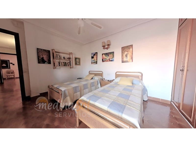 4 makuuhuone Huvila myytävänä paikassa La Manga del Mar Menor mukana 
autotalli - 450 000 € (Ref: 9126914)