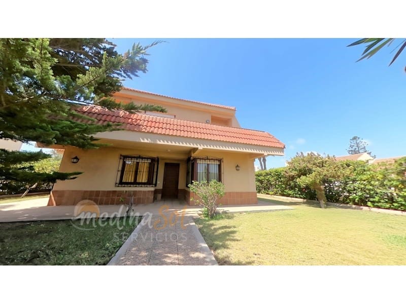 4 makuuhuone Huvila myytävänä paikassa La Manga del Mar Menor mukana 
autotalli - 450 000 € (Ref: 9126914)