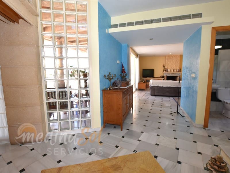 3 soveværelse Villa til salg i Cala Flores med swimmingpool - € 600.000 (Ref: 9131971)