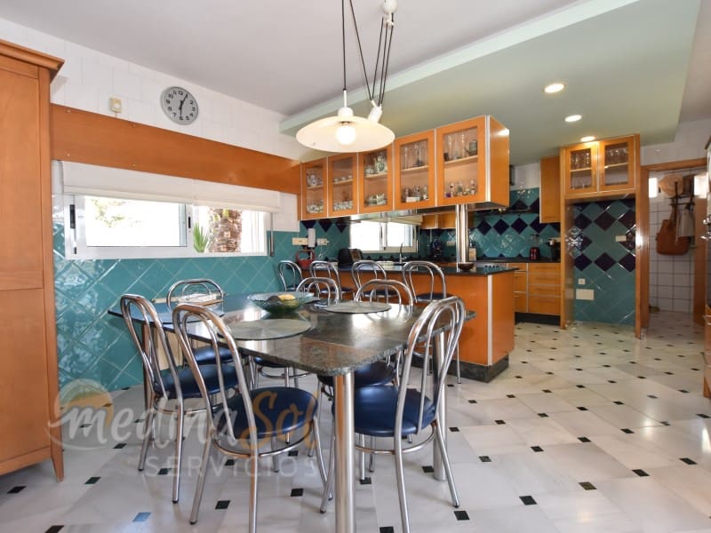 3 soveværelse Villa til salg i Cala Flores med swimmingpool - € 600.000 (Ref: 9131971)