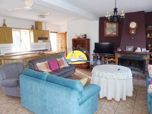 4 soveværelse Finca/Landehus til salg i Totana med swimmingpool garage - € 299.999 (Ref: 6153948)