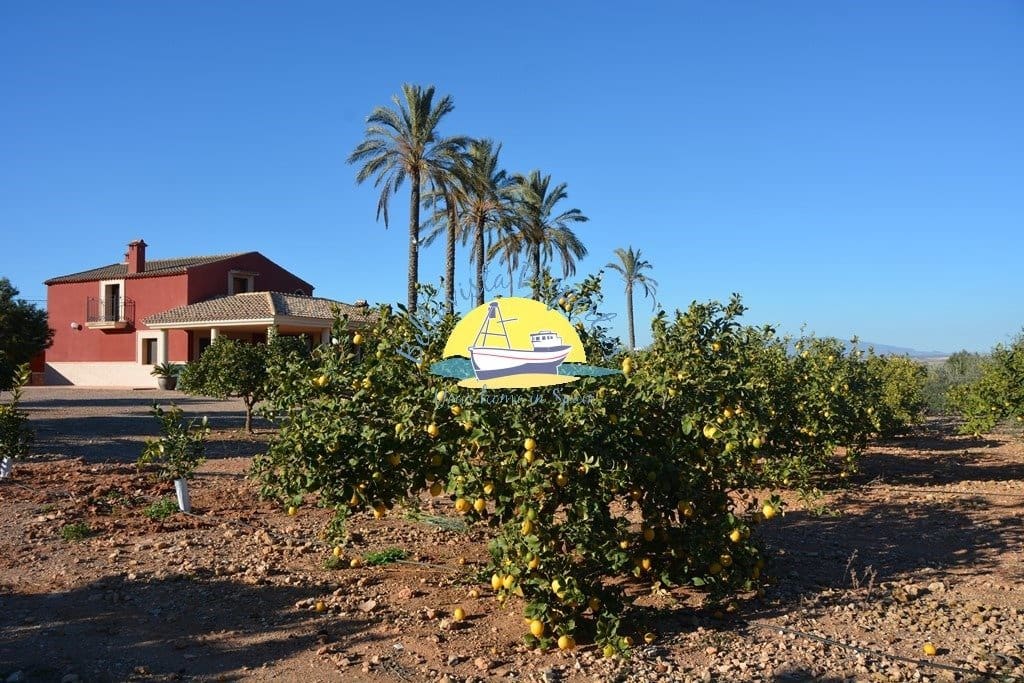 4 soveværelse Villa til salg i Leiva med swimmingpool - € 675.000 (Ref: 6154008)