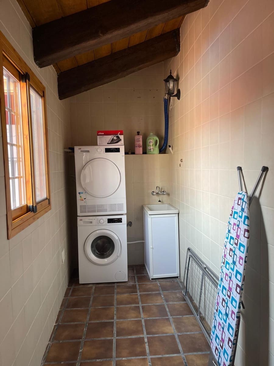 4 soveværelse Villa til salg i Leiva med swimmingpool - € 675.000 (Ref: 6154008)