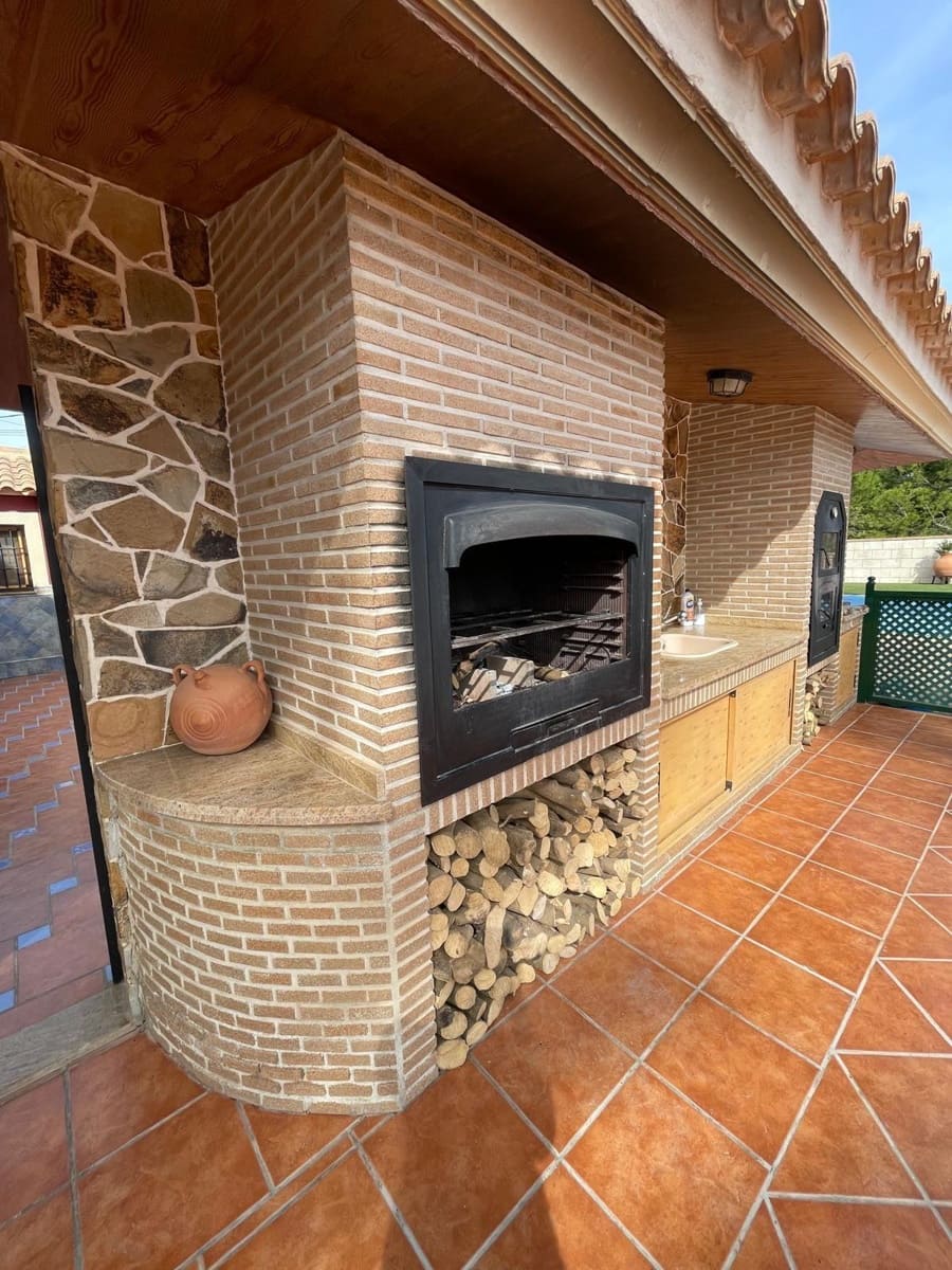 4 soveværelse Villa til salg i Leiva med swimmingpool - € 675.000 (Ref: 6154008)