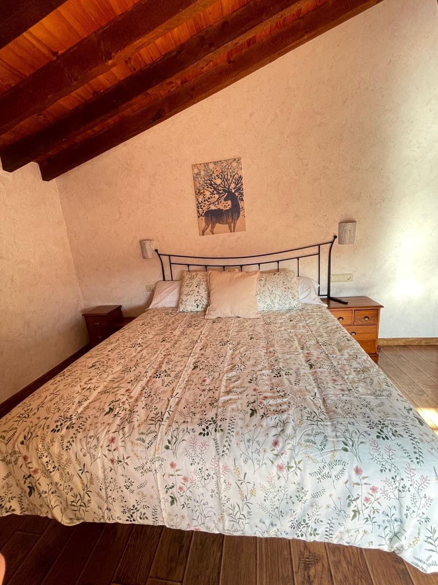 4 soveværelse Villa til salg i Leiva med swimmingpool - € 675.000 (Ref: 6154008)