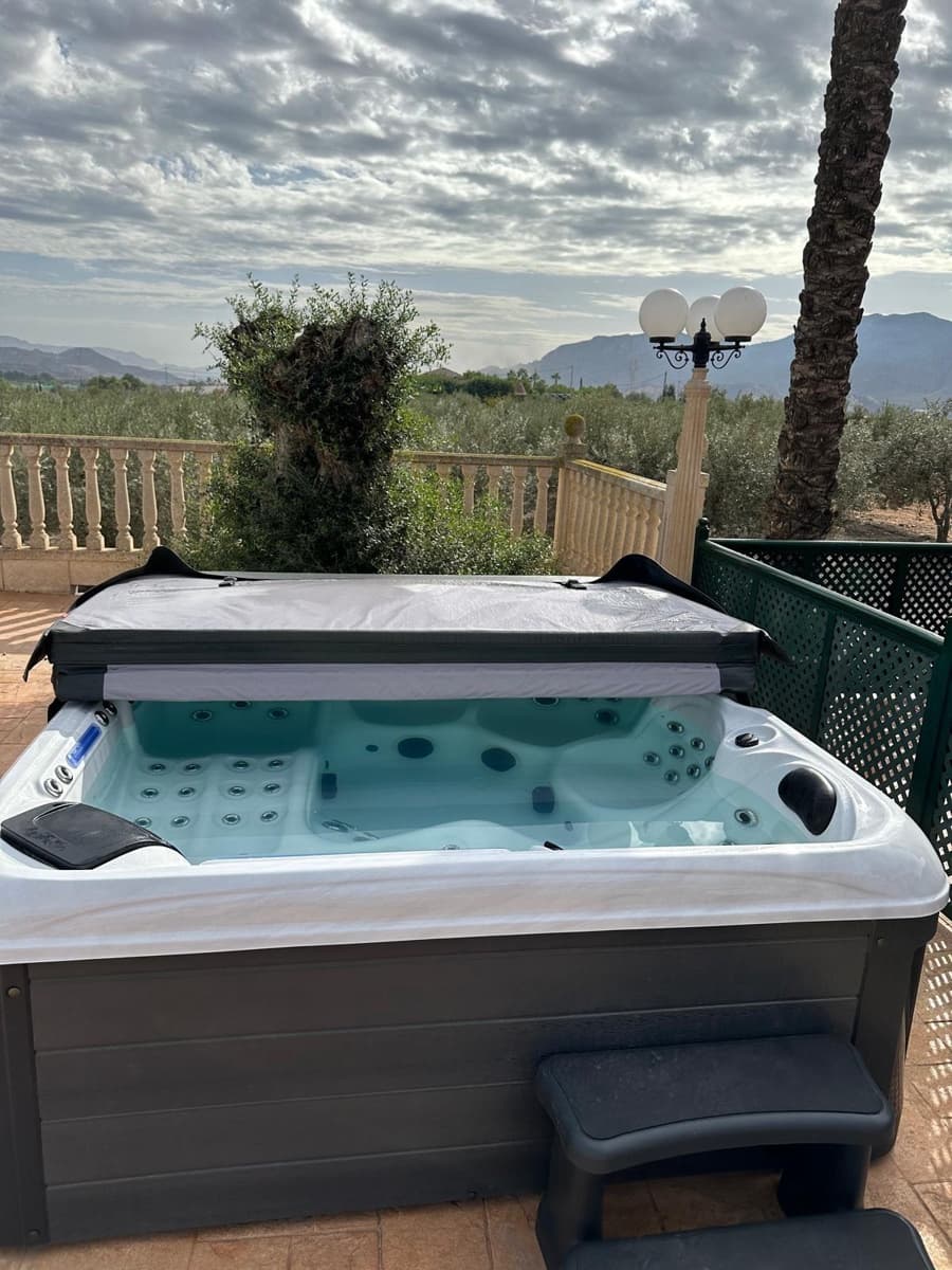 4 soveværelse Villa til salg i Leiva med swimmingpool - € 675.000 (Ref: 6154008)