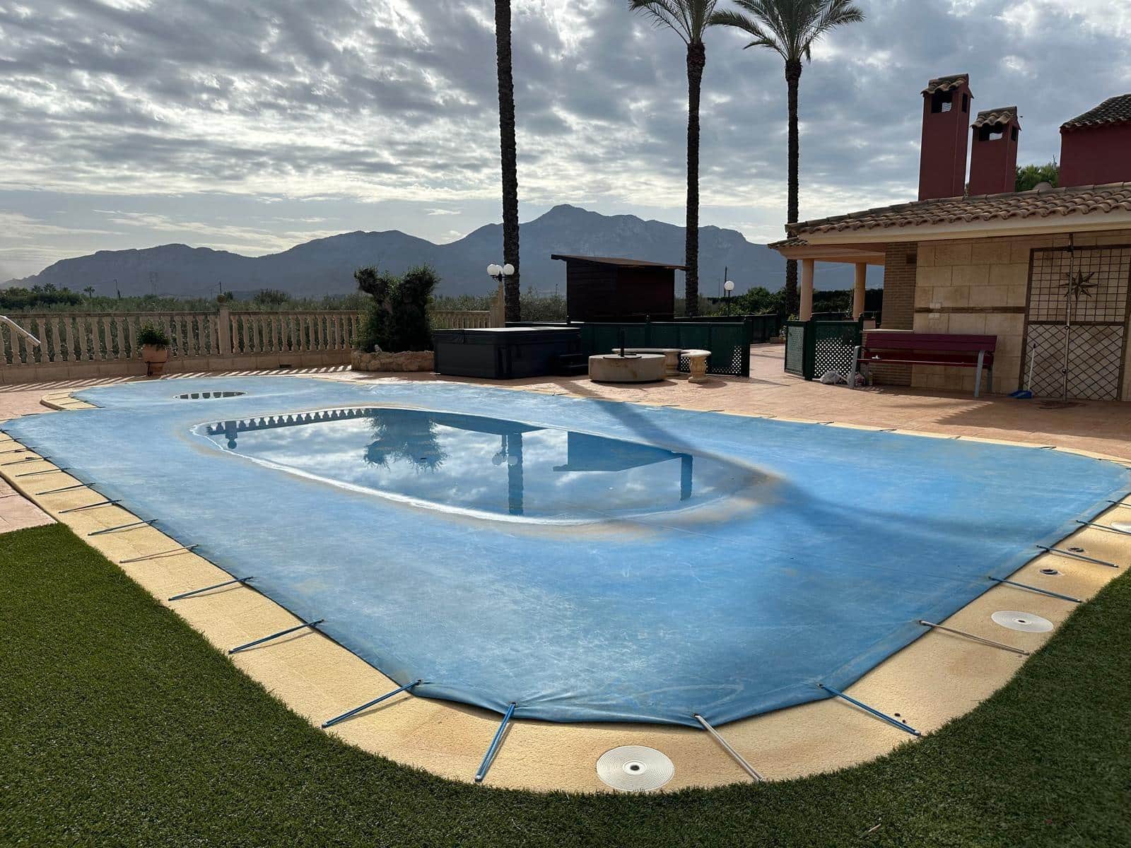 4 soveværelse Villa til salg i Leiva med swimmingpool - € 675.000 (Ref: 6154008)