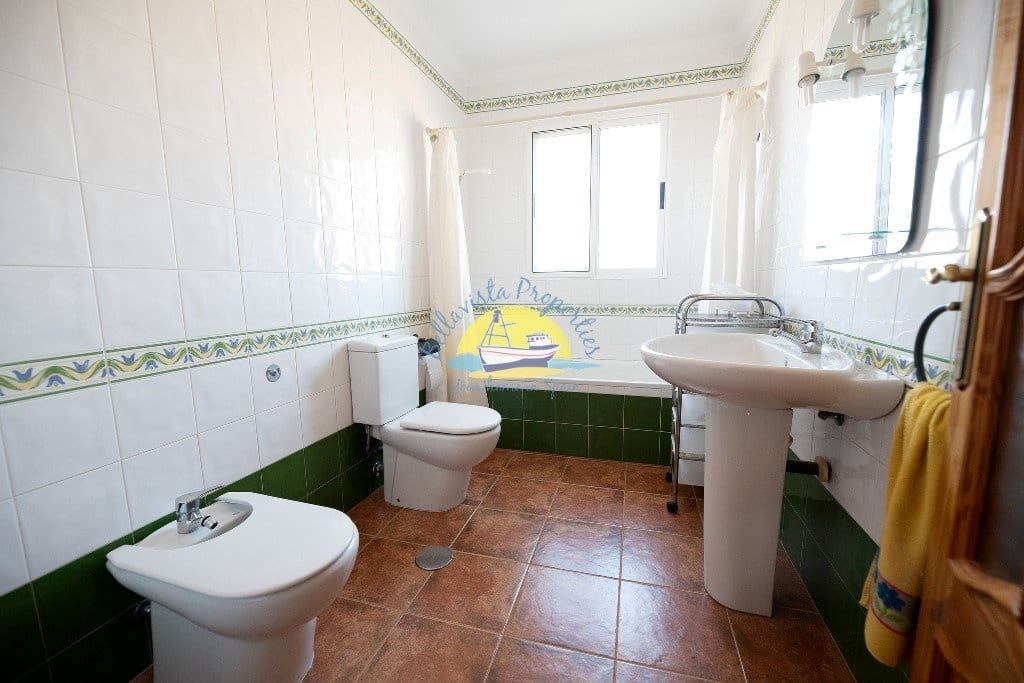 4 soveværelse Finca/Landehus til salg i Leiva med garage - € 495.000 (Ref: 6732245)