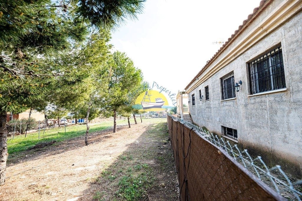 4 soveværelse Finca/Landehus til salg i Leiva med garage - € 495.000 (Ref: 6732245)