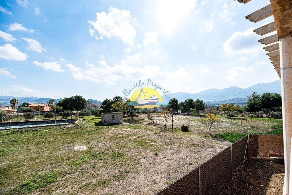 4 soveværelse Finca/Landehus til salg i Leiva med garage - € 495.000 (Ref: 6732245)