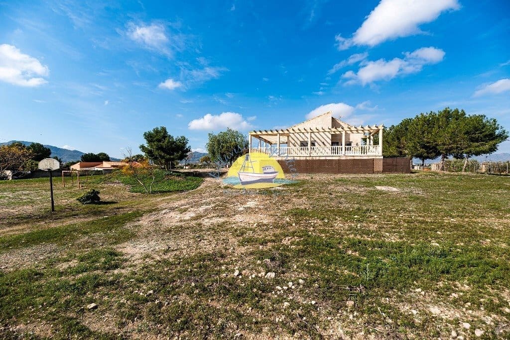 4 soveværelse Finca/Landehus til salg i Leiva med garage - € 495.000 (Ref: 6732245)