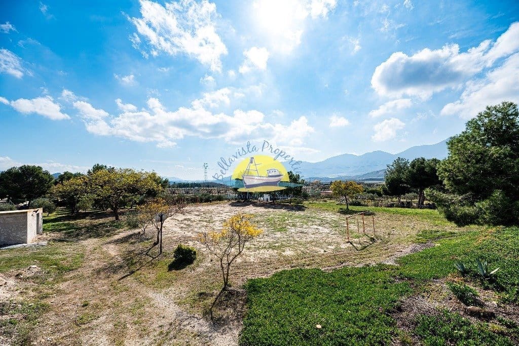 4 soveværelse Finca/Landehus til salg i Leiva med garage - € 495.000 (Ref: 6732245)