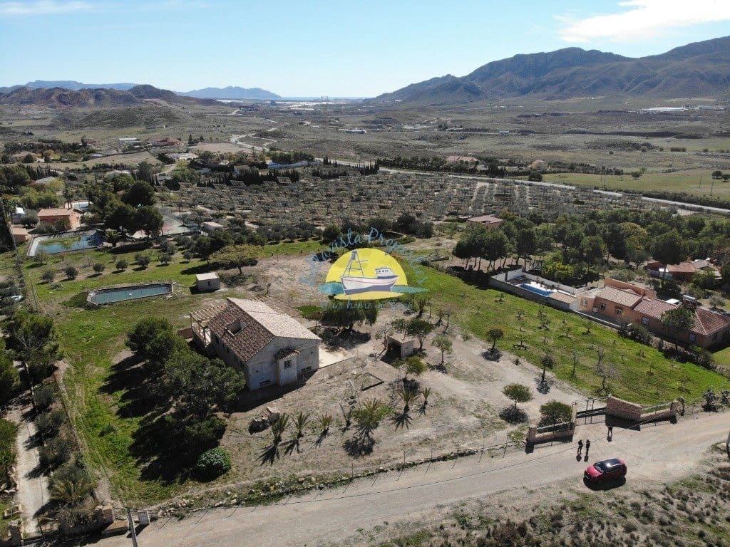 4 soveværelse Finca/Landehus til salg i Leiva med garage - € 495.000 (Ref: 6732245)