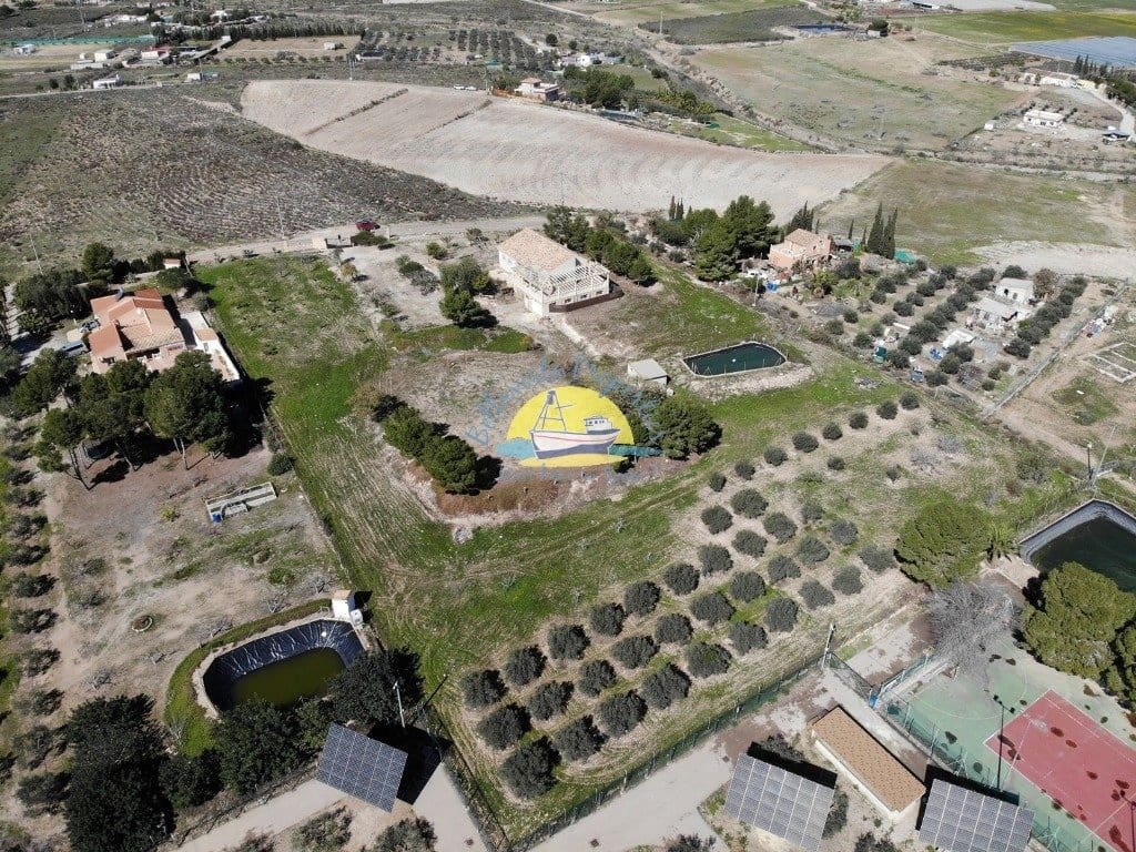 4 soveværelse Finca/Landehus til salg i Leiva med garage - € 495.000 (Ref: 6732245)