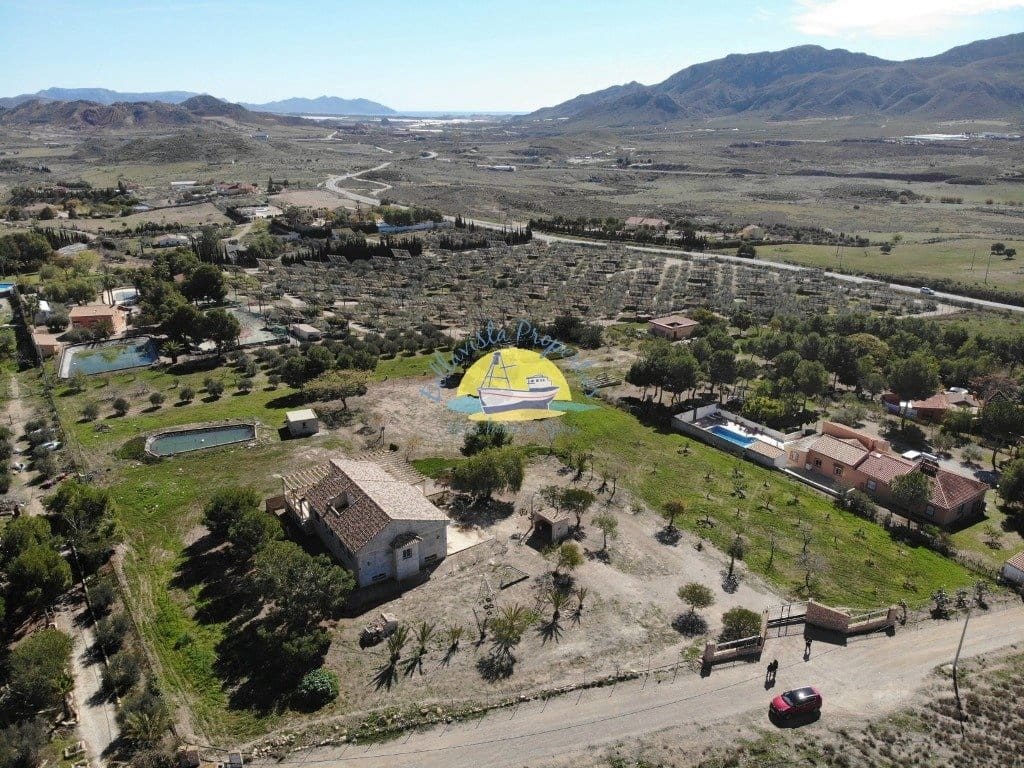 4 soveværelse Finca/Landehus til salg i Leiva med garage - € 495.000 (Ref: 6732245)