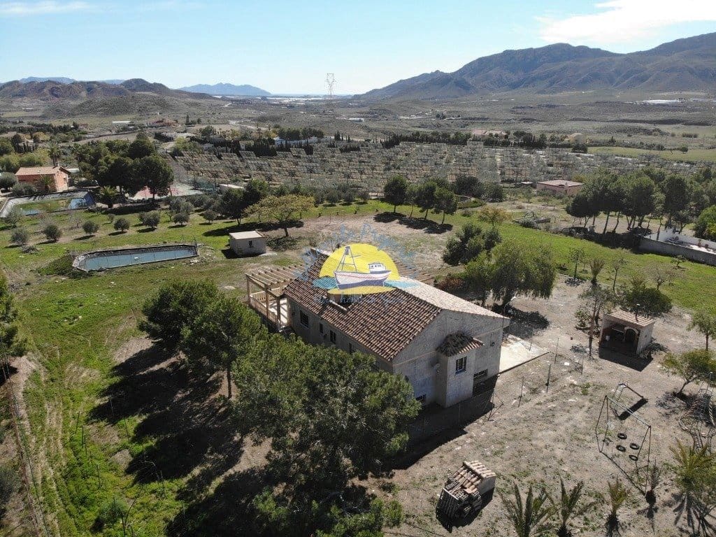 4 soveværelse Finca/Landehus til salg i Leiva med garage - € 495.000 (Ref: 6732245)