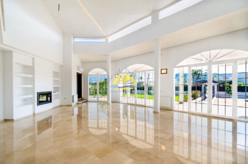 6 bedroom Villa for sale in Alfaz del Pi / L'Alfas del Pi with pool garage - € 1,600,000 (Ref: 7165913)