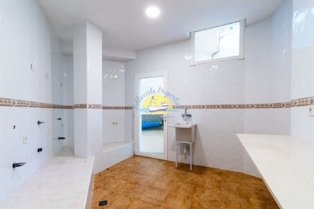 6 bedroom Villa for sale in Alfaz del Pi / L'Alfas del Pi with pool garage - € 1,600,000 (Ref: 7165913)