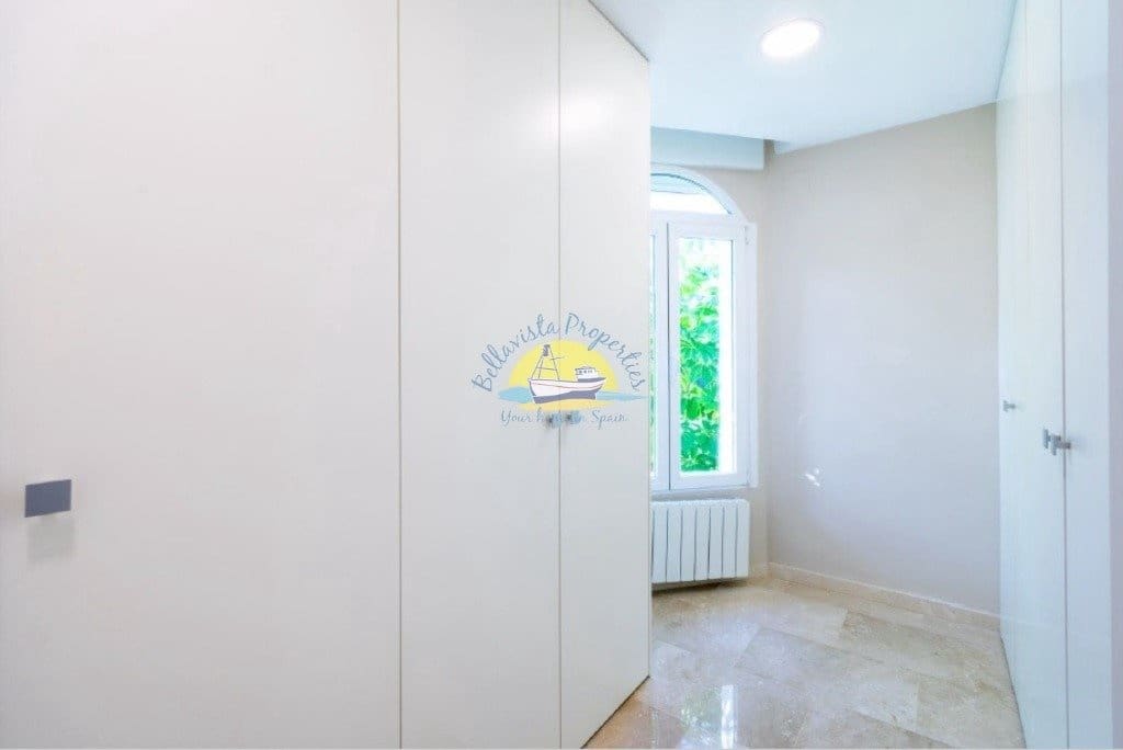 6 bedroom Villa for sale in Alfaz del Pi / L'Alfas del Pi with pool garage - € 1,600,000 (Ref: 7165913)