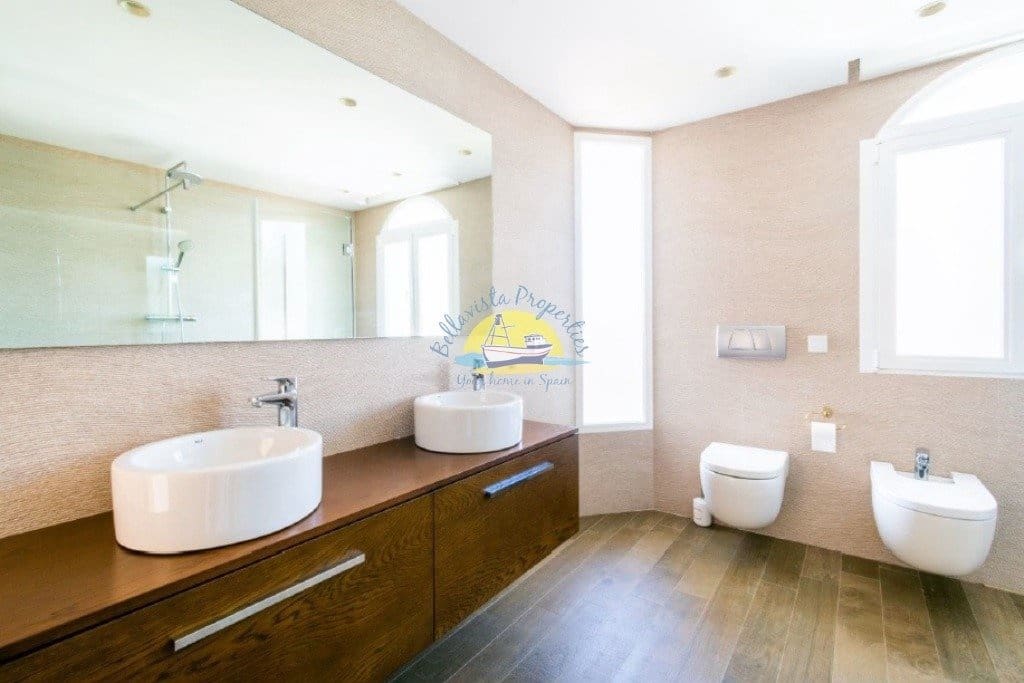 6 bedroom Villa for sale in Alfaz del Pi / L'Alfas del Pi with pool garage - € 1,600,000 (Ref: 7165913)