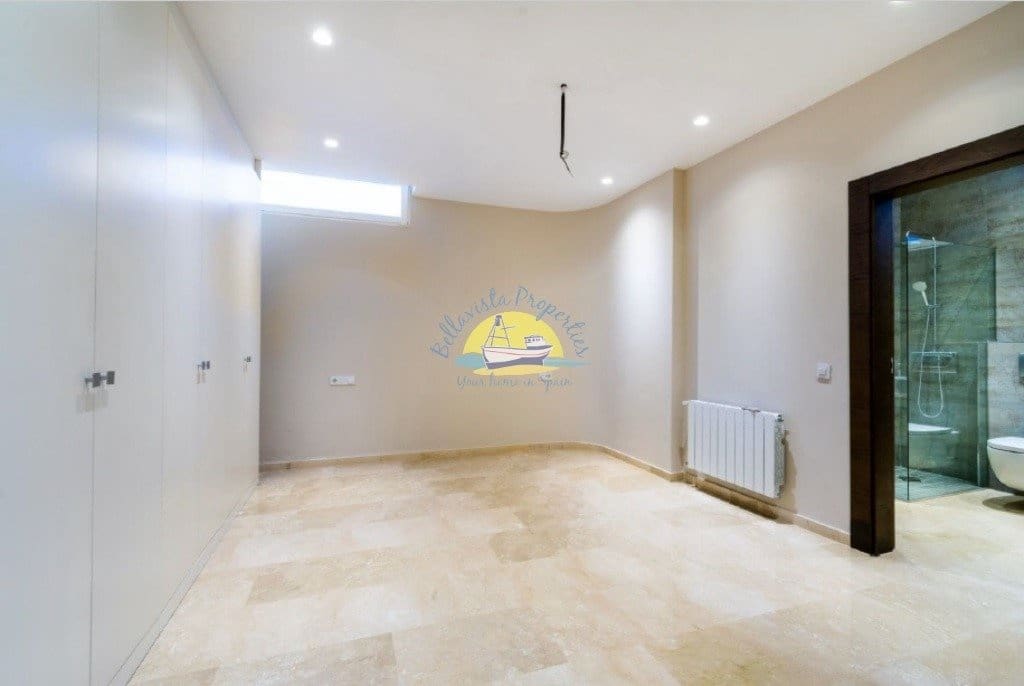 6 bedroom Villa for sale in Alfaz del Pi / L'Alfas del Pi with pool garage - € 1,600,000 (Ref: 7165913)