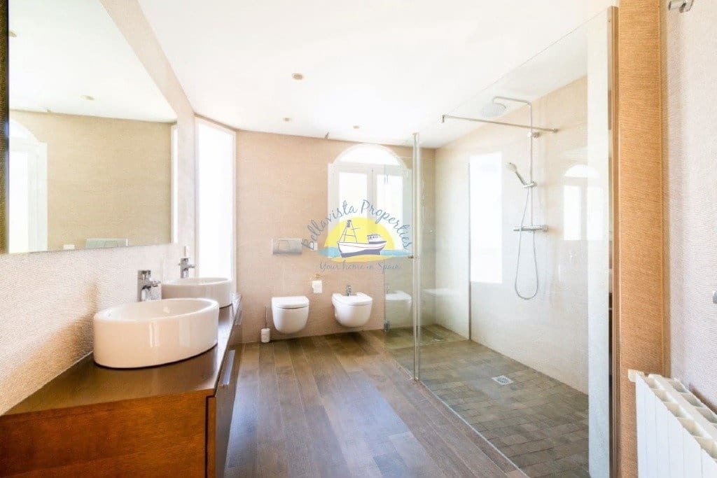 6 bedroom Villa for sale in Alfaz del Pi / L'Alfas del Pi with pool garage - € 1,600,000 (Ref: 7165913)