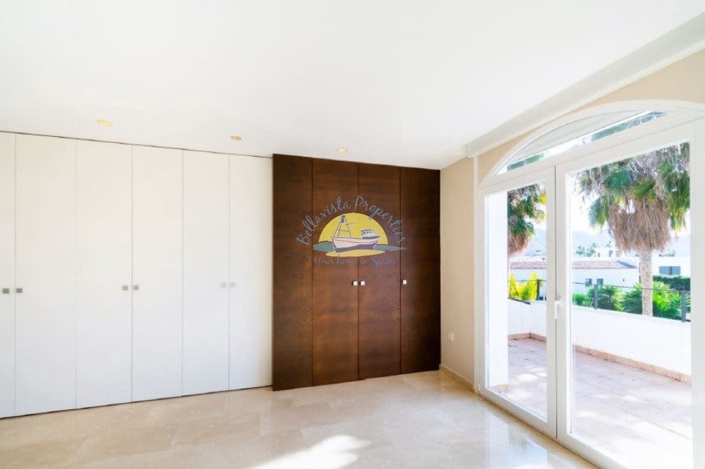 6 bedroom Villa for sale in Alfaz del Pi / L'Alfas del Pi with pool garage - € 1,600,000 (Ref: 7165913)