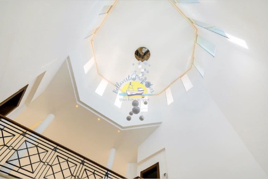 6 bedroom Villa for sale in Alfaz del Pi / L'Alfas del Pi with pool garage - € 1,600,000 (Ref: 7165913)