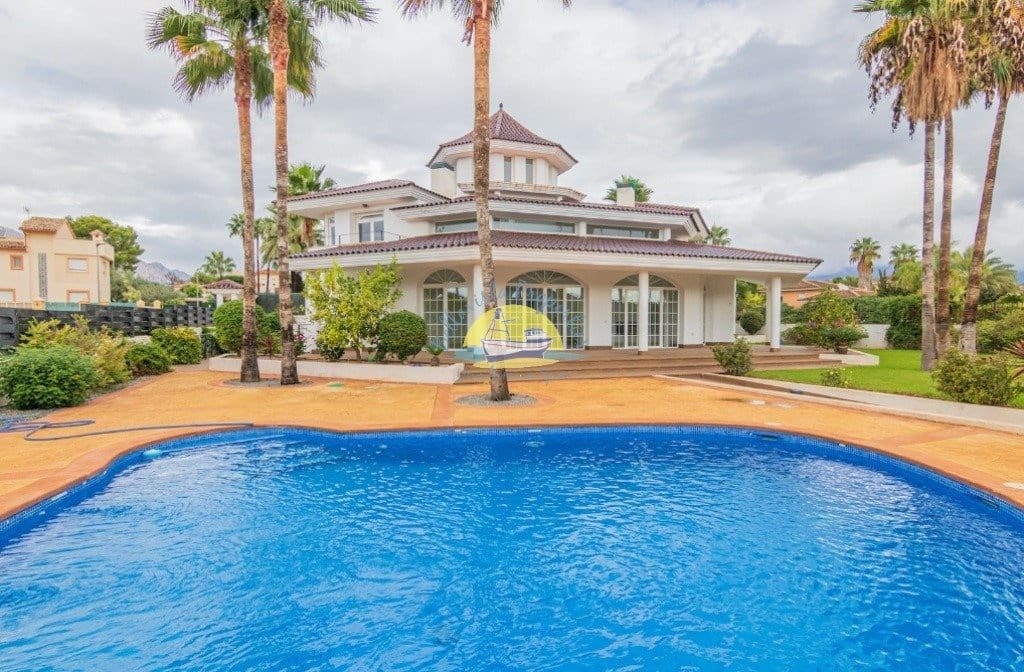 6 bedroom Villa for sale in Alfaz del Pi / L'Alfas del Pi with pool garage - € 1,600,000 (Ref: 7165913)