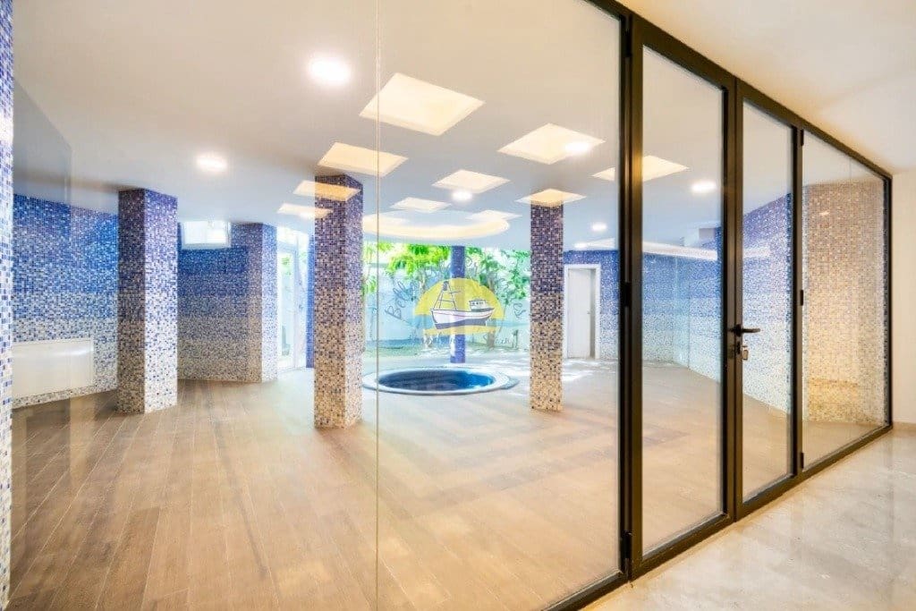 6 bedroom Villa for sale in Alfaz del Pi / L'Alfas del Pi with pool garage - € 1,600,000 (Ref: 7165913)