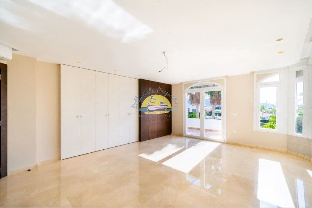 6 bedroom Villa for sale in Alfaz del Pi / L'Alfas del Pi with pool garage - € 1,600,000 (Ref: 7165913)