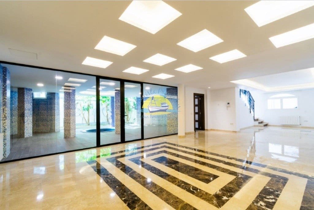 6 bedroom Villa for sale in Alfaz del Pi / L'Alfas del Pi with pool garage - € 1,600,000 (Ref: 7165913)