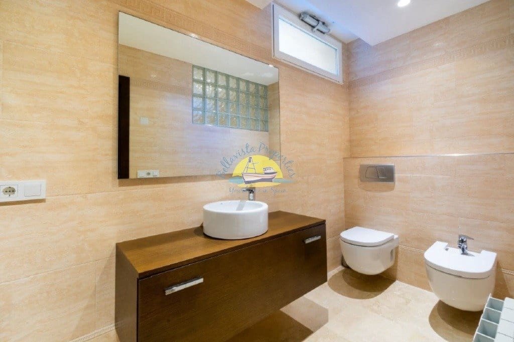 6 bedroom Villa for sale in Alfaz del Pi / L'Alfas del Pi with pool garage - € 1,600,000 (Ref: 7165913)