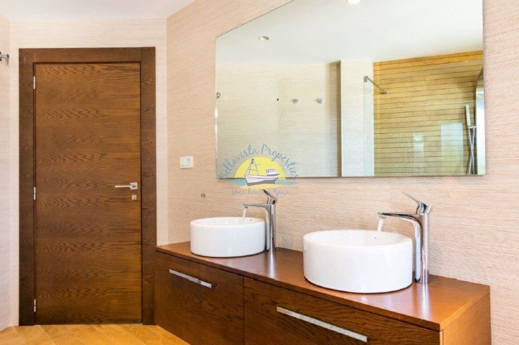 6 bedroom Villa for sale in Alfaz del Pi / L'Alfas del Pi with pool garage - € 1,600,000 (Ref: 7165913)