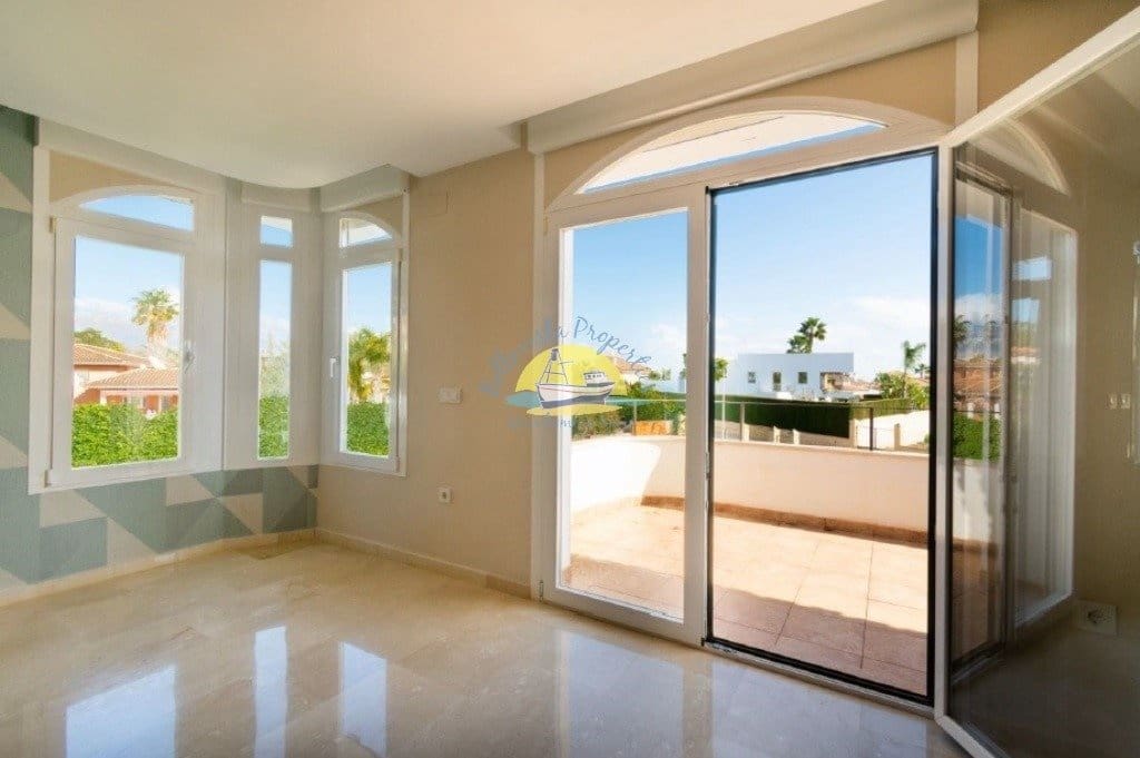 6 bedroom Villa for sale in Alfaz del Pi / L'Alfas del Pi with pool garage - € 1,600,000 (Ref: 7165913)