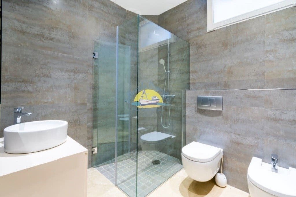 6 bedroom Villa for sale in Alfaz del Pi / L'Alfas del Pi with pool garage - € 1,600,000 (Ref: 7165913)