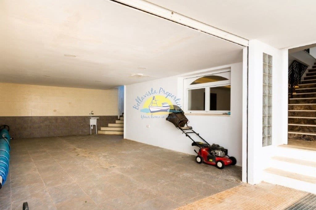 6 bedroom Villa for sale in Alfaz del Pi / L'Alfas del Pi with pool garage - € 1,600,000 (Ref: 7165913)