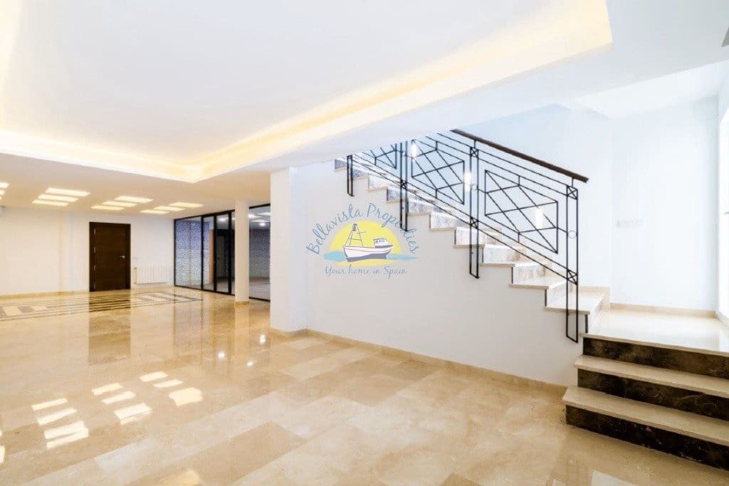 6 bedroom Villa for sale in Alfaz del Pi / L'Alfas del Pi with pool garage - € 1,600,000 (Ref: 7165913)