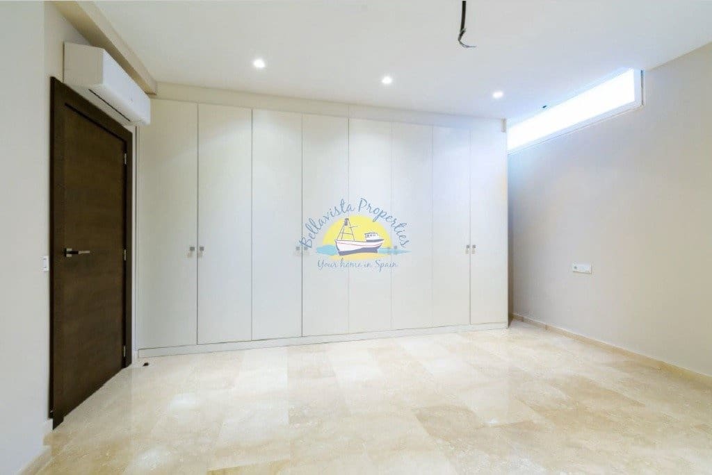 6 bedroom Villa for sale in Alfaz del Pi / L'Alfas del Pi with pool garage - € 1,600,000 (Ref: 7165913)