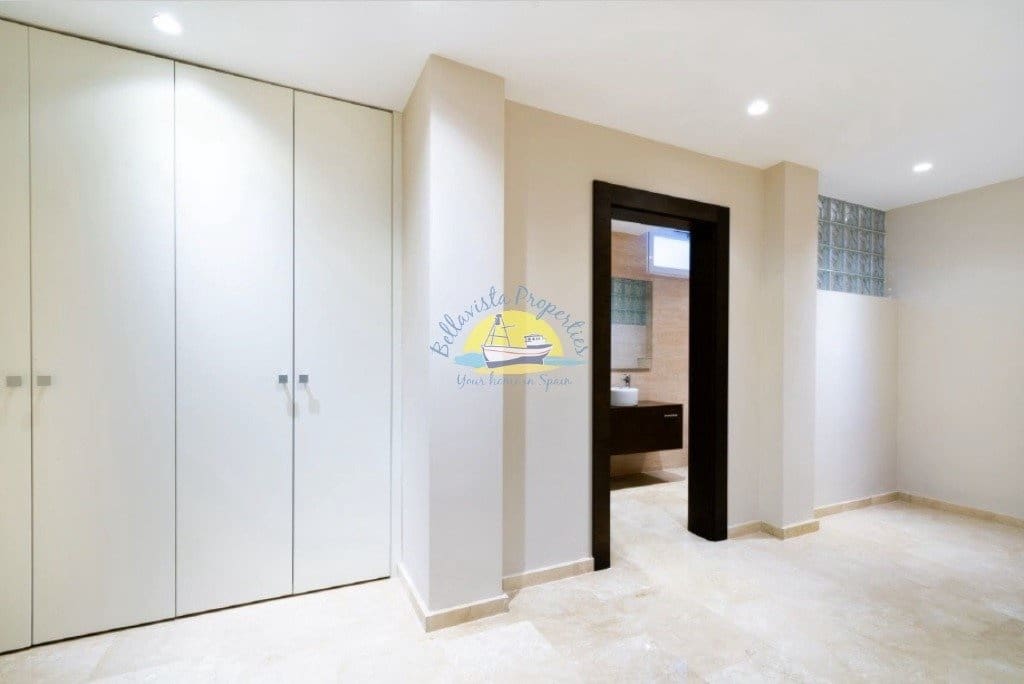 6 bedroom Villa for sale in Alfaz del Pi / L'Alfas del Pi with pool garage - € 1,600,000 (Ref: 7165913)