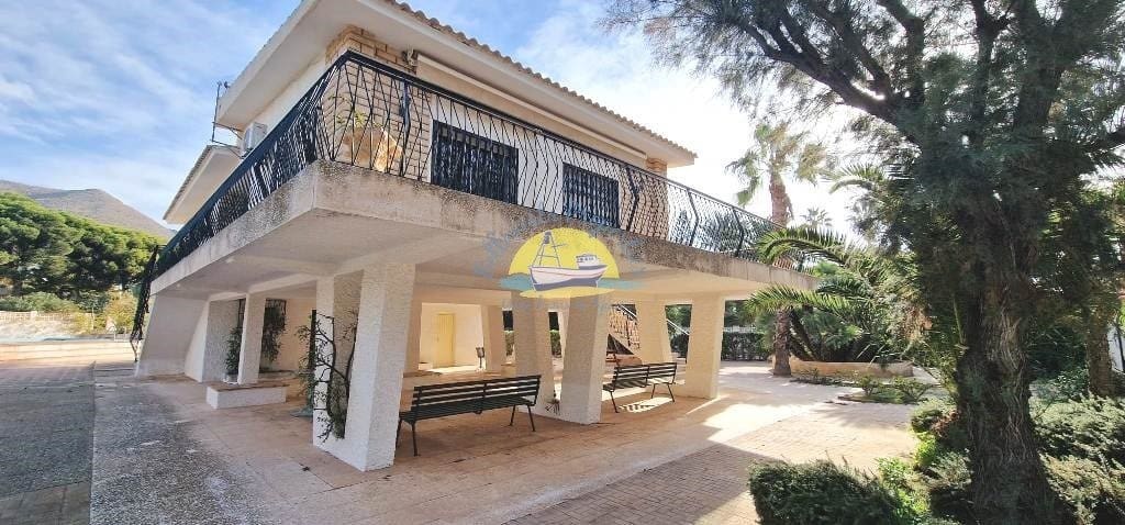 4 soveværelse Villa til salg i La Azohia med swimmingpool garage - € 599.000 (Ref: 7229574)