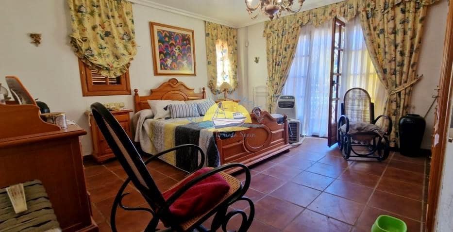 5 soveværelse Villa til salg i Alamillo med garage - € 299.999 (Ref: 7628041)