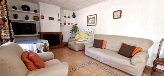 4 bedroom Villa for sale in Totana with pool - € 222,000 (Ref: 7640174)