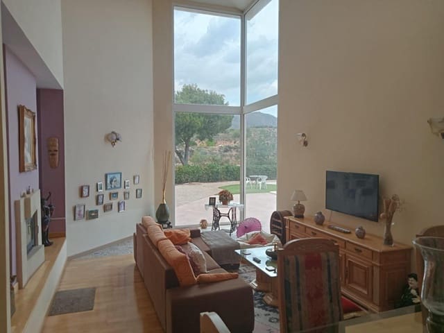 4 bedroom Villa for sale in Totana with pool - € 425,000 (Ref: 8385597)