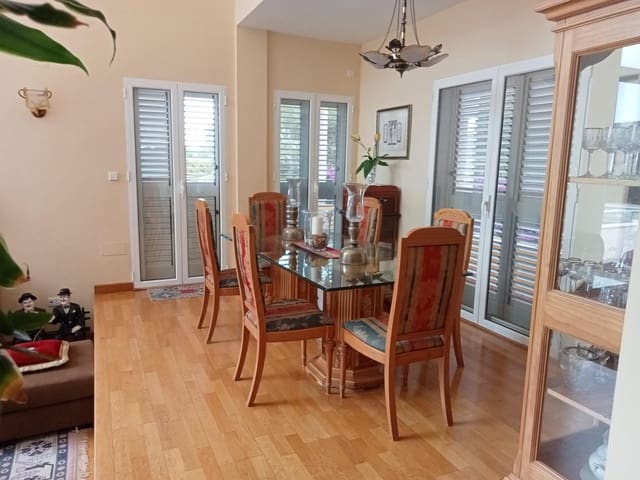 4 bedroom Villa for sale in Totana with pool - € 425,000 (Ref: 8385597)